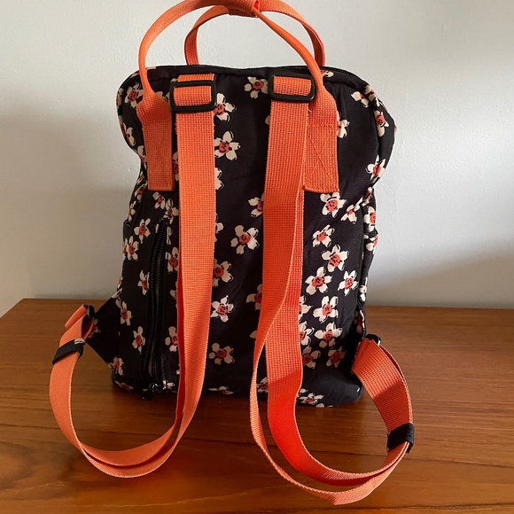 HOTSTYLE BESTIE Tote | Backpack - Small - Picture 2 of 6